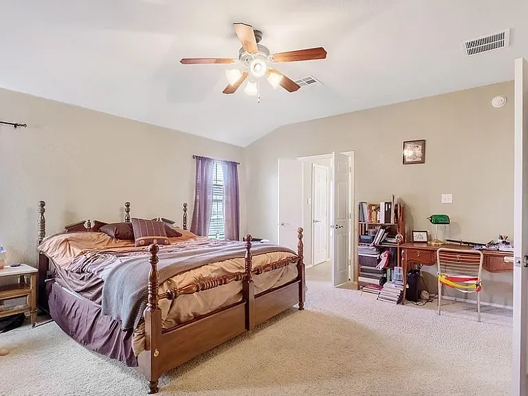 2426 Caroline Ct — Photo 14