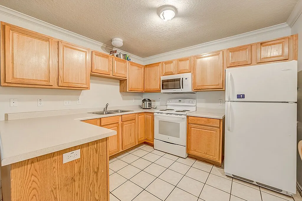 4 bed, 1056 sqft, $565 — Photo 1