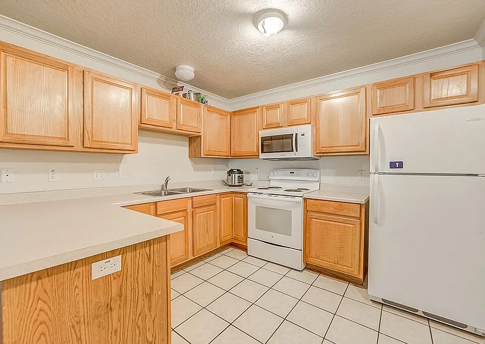 543 N University Ave #108