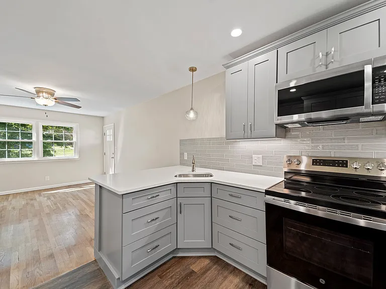 1421 Ardmore Dr #A — Photo 3
