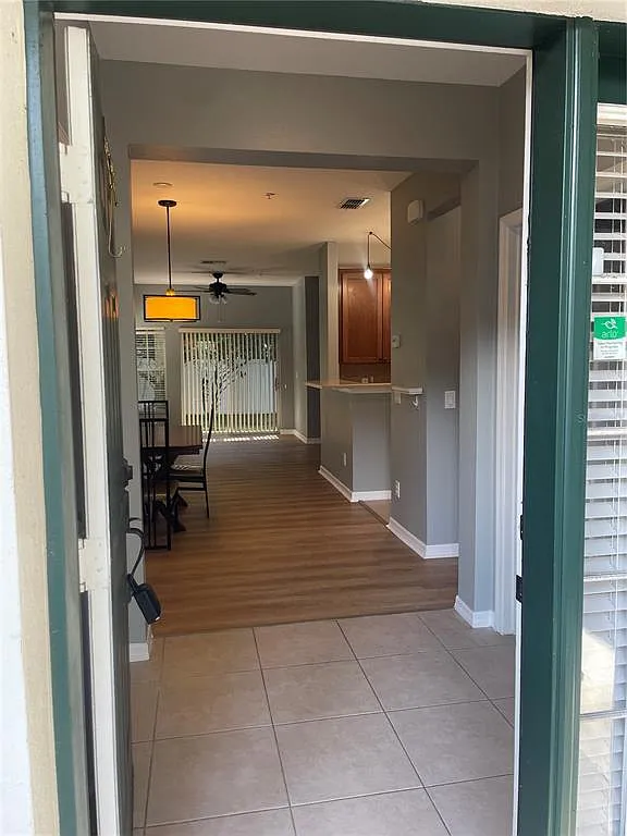 2 bed, 2.0 bath, 929 sqft, $1,800 — Photo 3