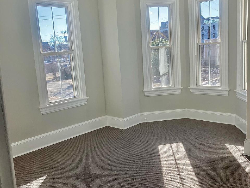 Living Room w/ lots of Natural light