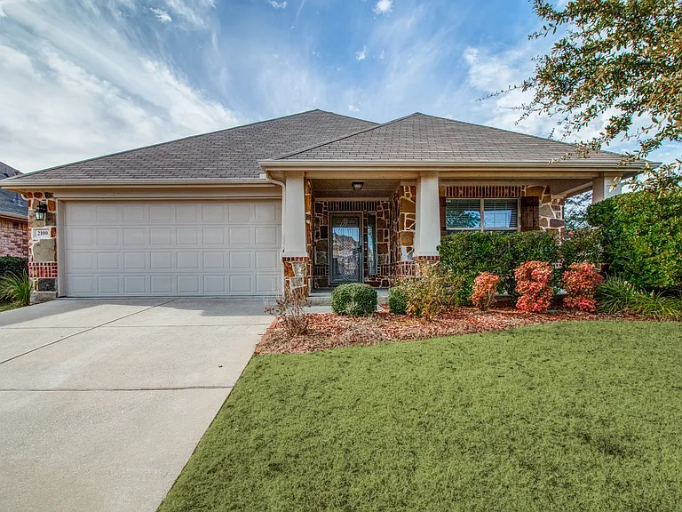 2100 Willow Creek Dr — Photo 1
