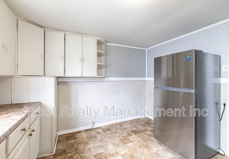 2608 Piedmont St — Photo 8