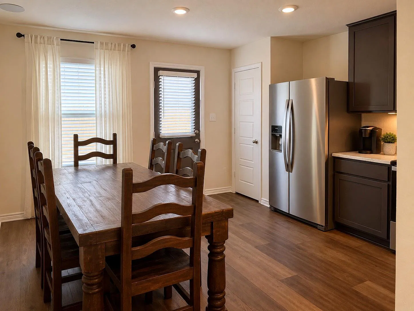 3 bed, 2.0 bath, 1242 sqft, $1,500 — Photo 4