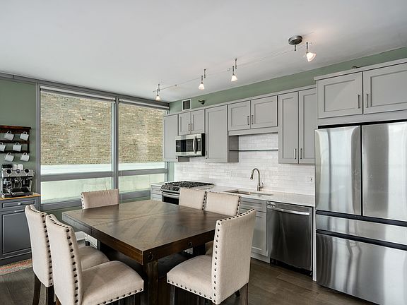 4th image of 701 S Wells St APT 804