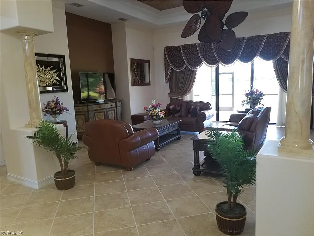 3 bed, 3.0 bath, 3092 sqft, $3,250 — Photo 4
