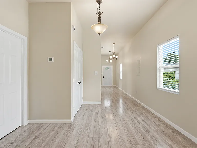 1025 Elliott Ave — Photo 18