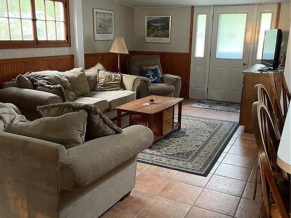 5th image of 4588 Lake Dr