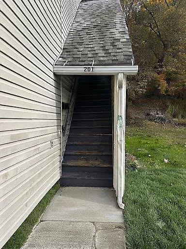 Studio, 1.0 bath, $950 — Photo 2