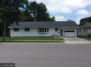 20 Park St N, Fairfax, MN 55332