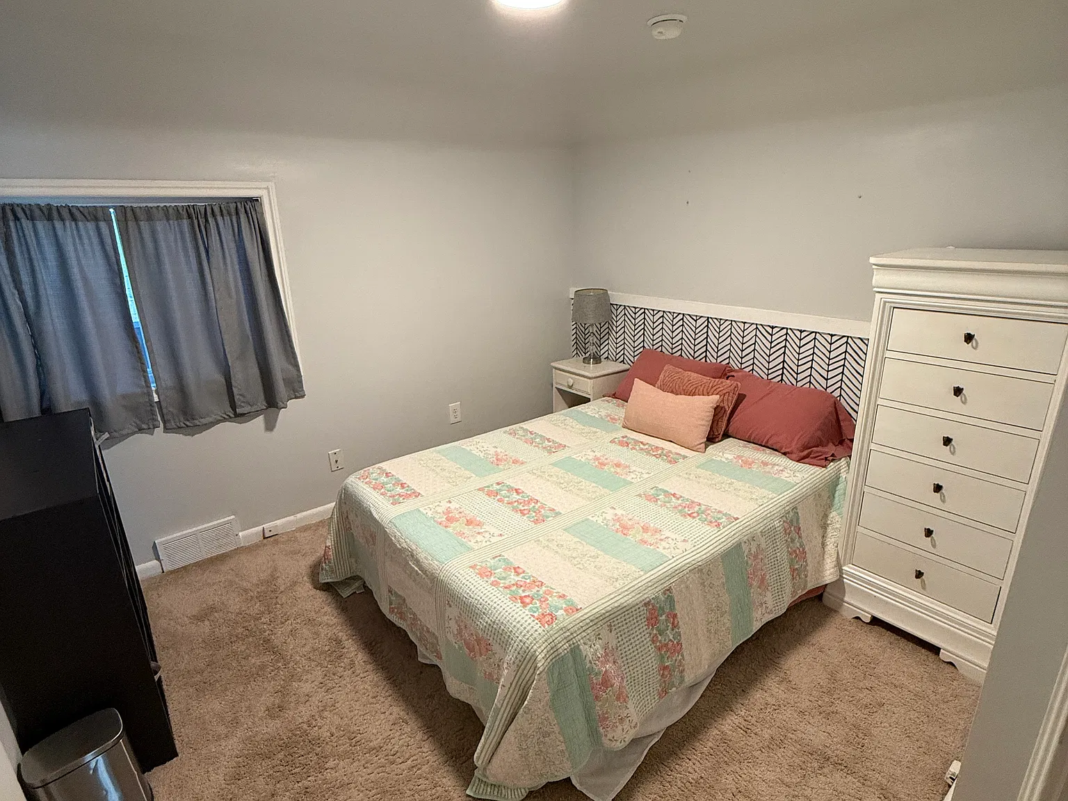 3 bed, 1000 sqft, $2,700 — Photo 3