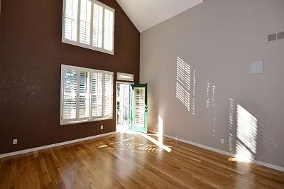 Great Room w Vaulted Ceilings