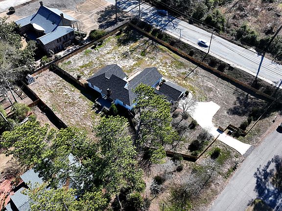 2nd image of 3075 Walton Way