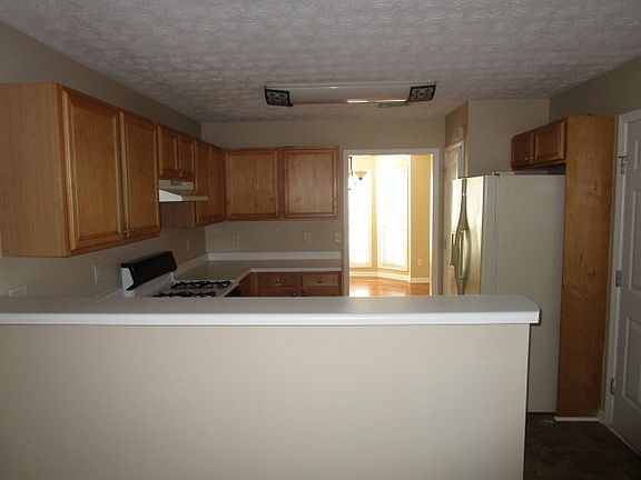 5th image of 485 Sterling Pointe Ct