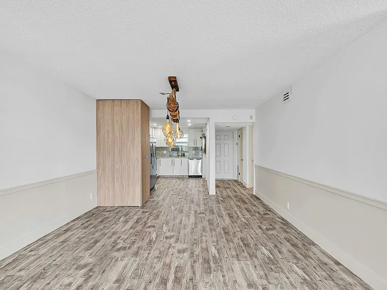 3051 NE 48th St #301 — Photo 21