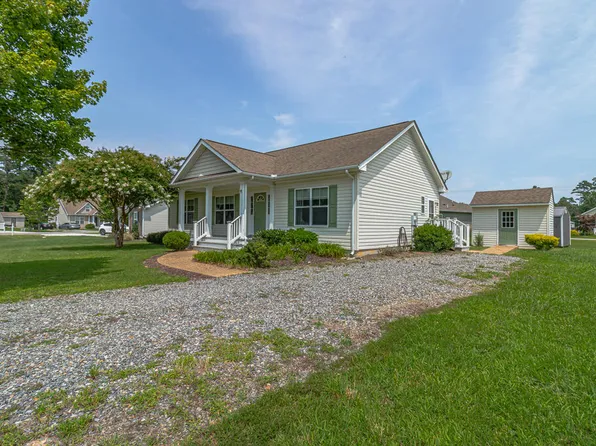 48 Our Way Dr, Kilmarnock, VA 22482