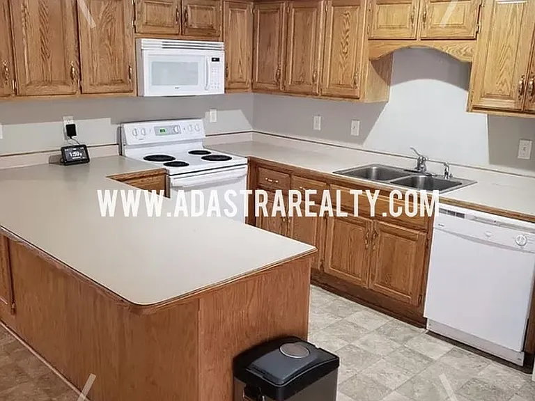 704 Meadow Ct — Photo 5
