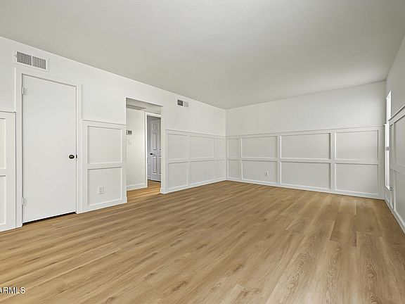 3rd image of 231 N ROBSON -- #2