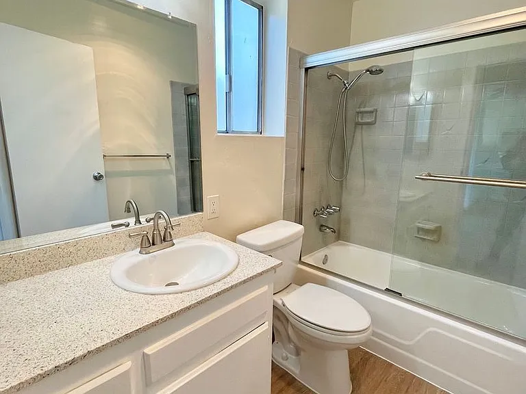 4261 Swift Ave — Photo 5