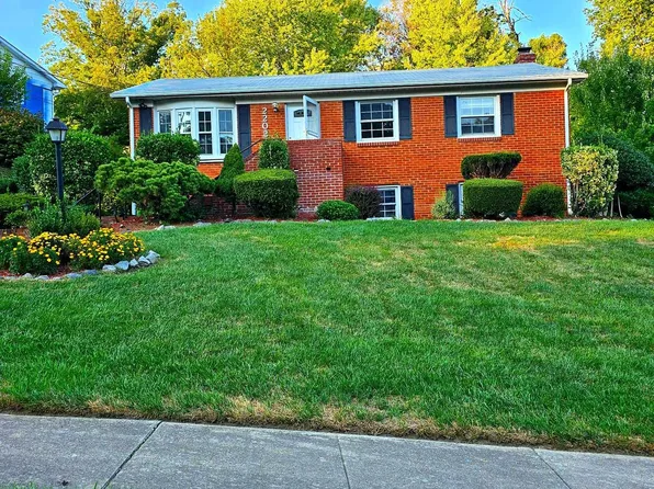 2202 W Longview Dr, Woodbridge, VA 22191