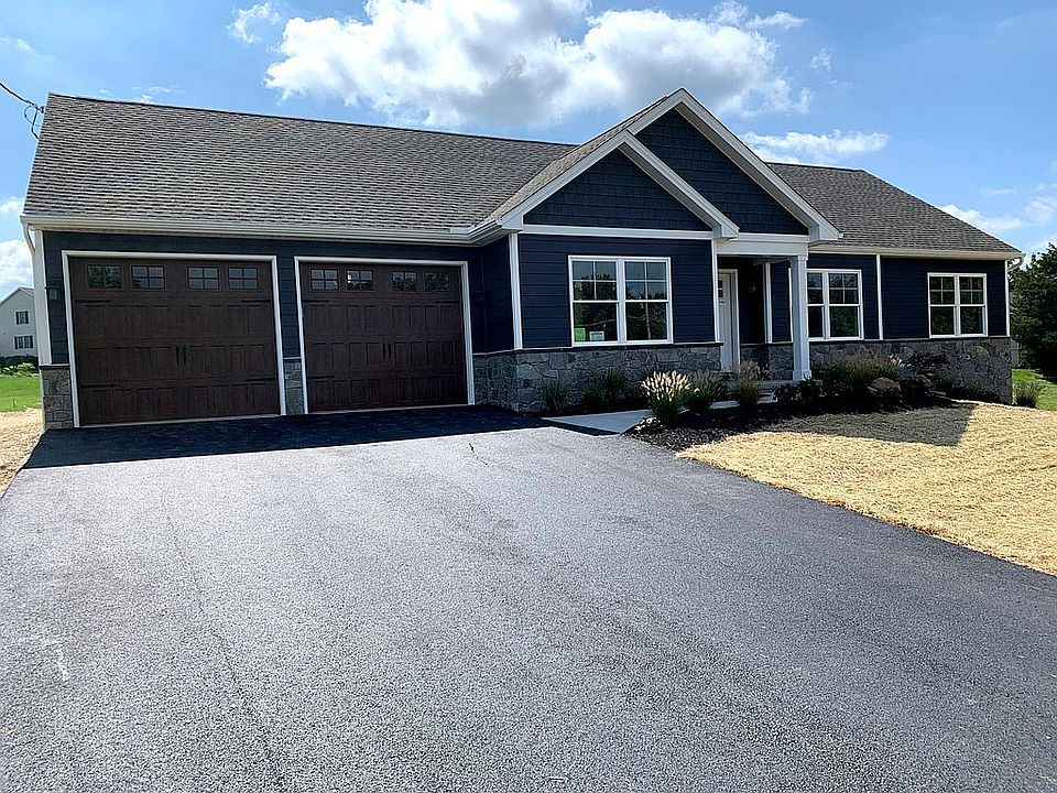 1st image of 8 Howard Dr