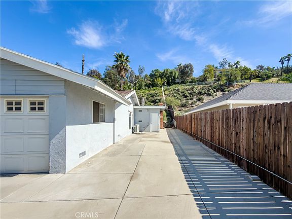 4th image of 7774 Lakeside Dr