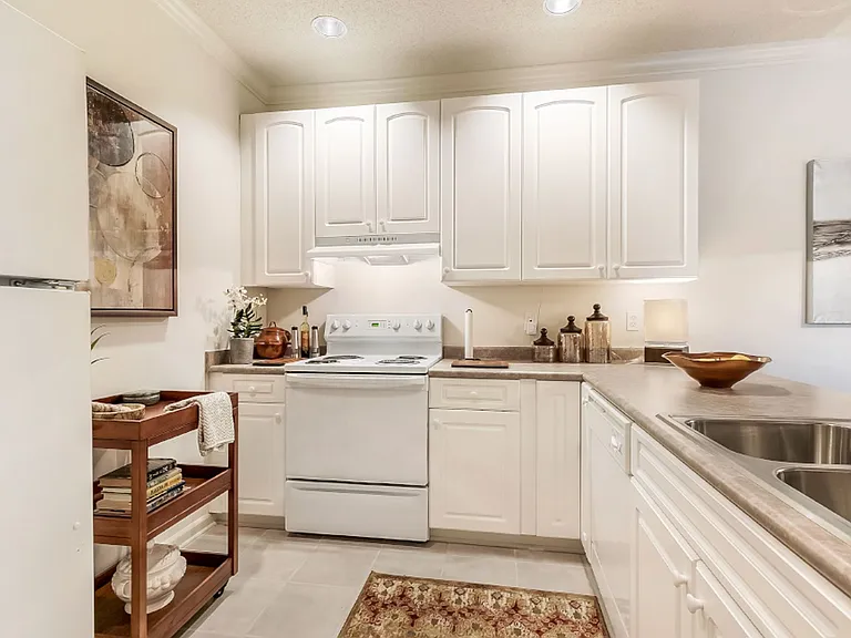 Lakes of Chateau Estates North — Photo 7