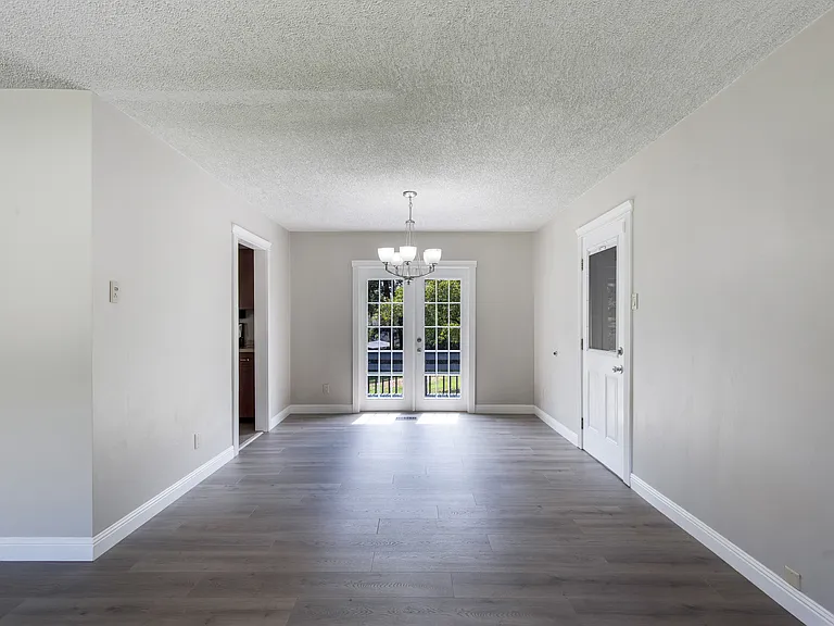 1505 Aldenwood Ln — Photo 10