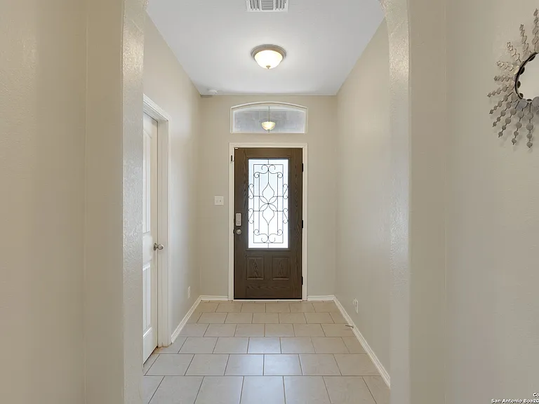 428 Kings Way — Photo 3
