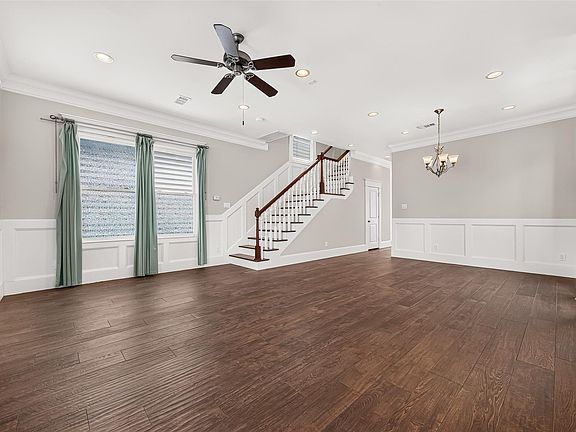 4th image of 432 W 25th St
