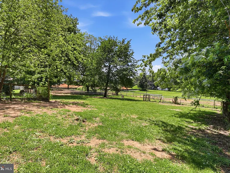8606 Yellow Springs Rd — Photo 27
