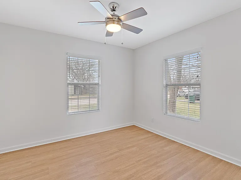 7704 Delafield Ln — Photo 14
