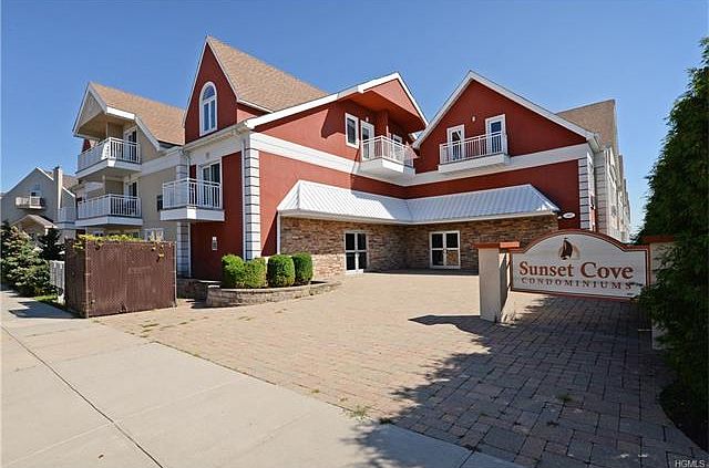 1st image of 1490 Outlook Ave APT 1F