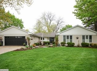 1104 N Shore Ct, Barrington, IL 60010
