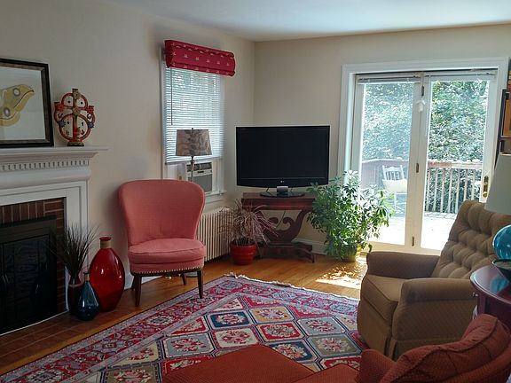 Living Room - doors to deck