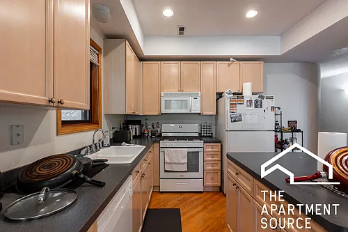 2714 N Wayne Ave Photo 1