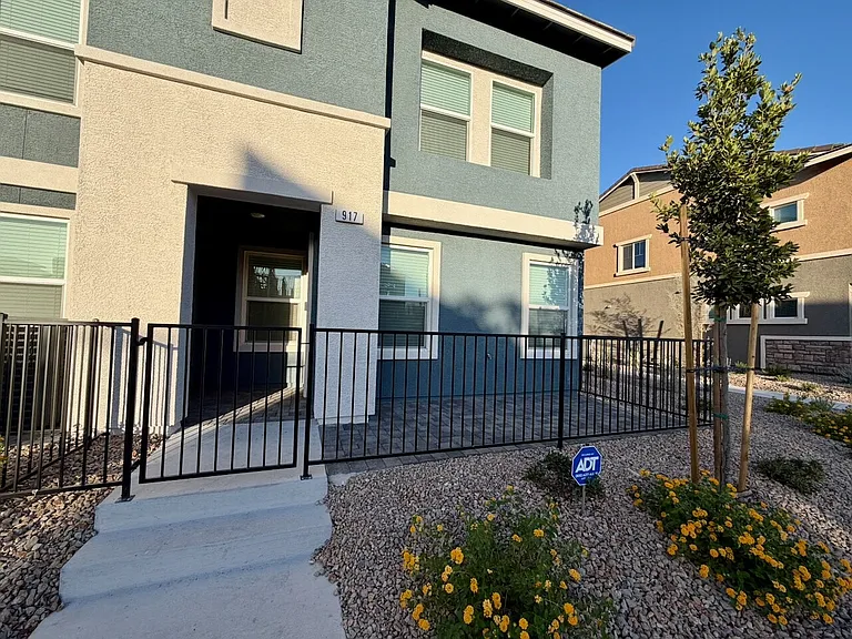917 Violet Heron St — Photo 4