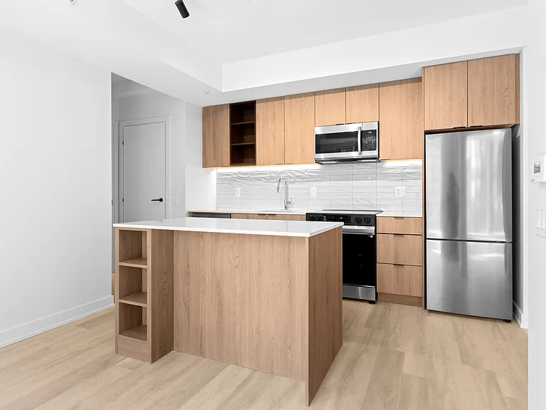 391 Slater St — Photo 17