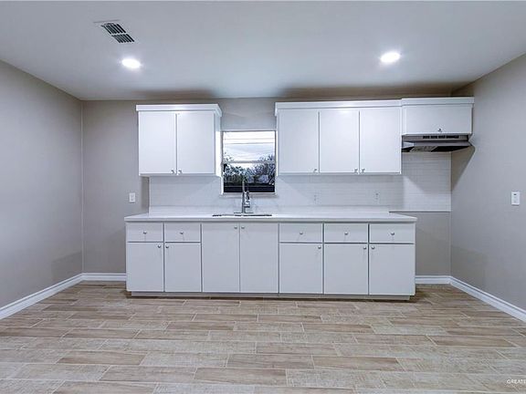 5th image of 2907 W Ash St