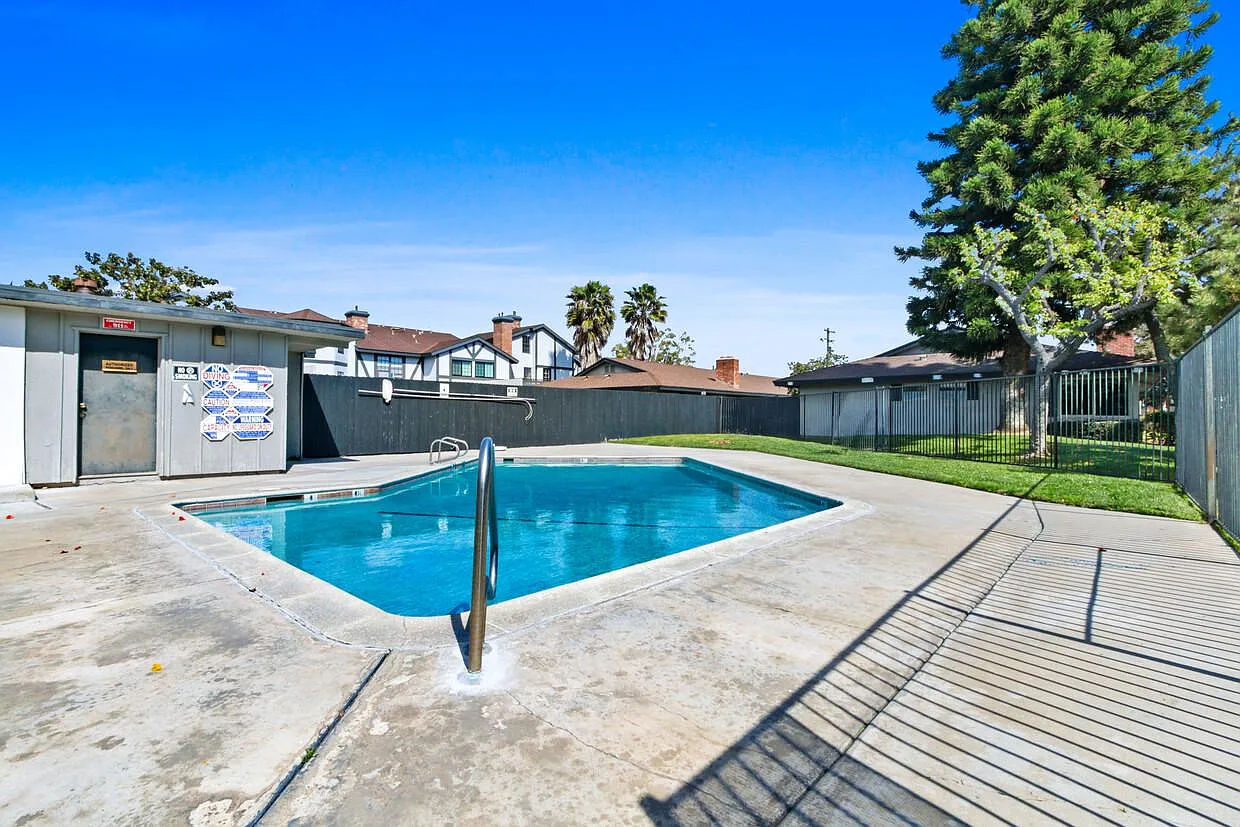Magnolia Apartments — Photo 3