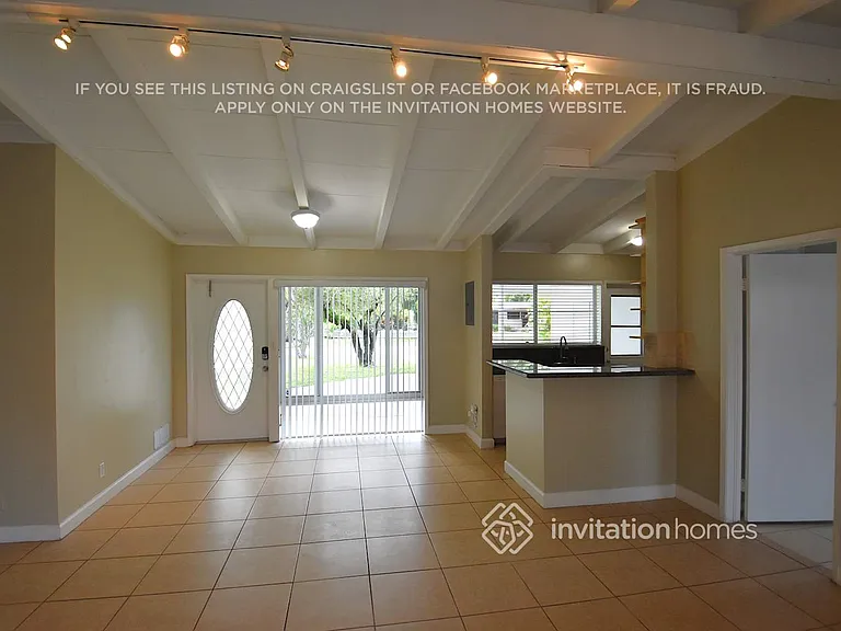 2548 Gulfstream Ln — Photo 2
