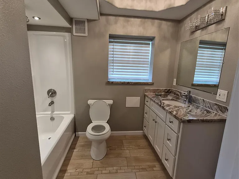 209 Florence St — Photo 11
