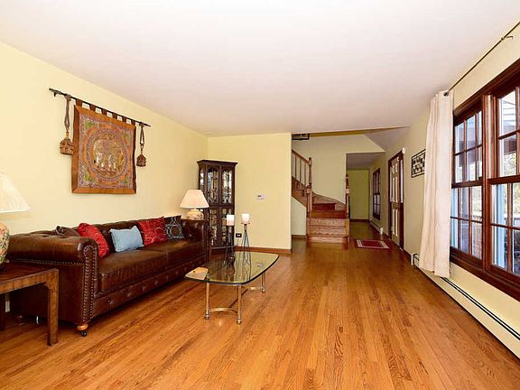 3rd image of 7 Marmon Ln