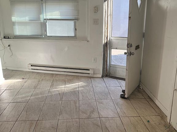 5th image of 3031 Devereaux Ave Floor 1