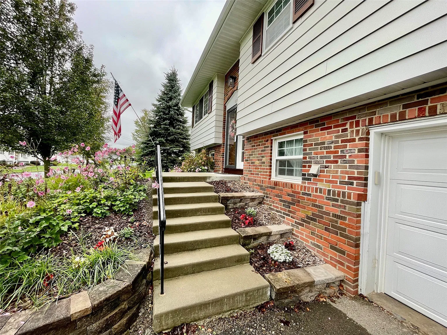 3 bed, 2.0 bath, 1822 sqft, $2,500 — Photo 4