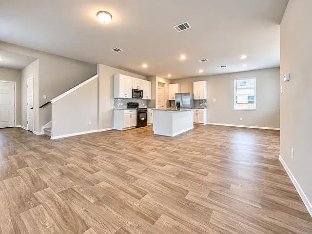 3 bed, 2.5 bath, 1997 sqft, $2,150 — Photo 3