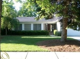 4274 Bristol Dr, Troy, MI 48085