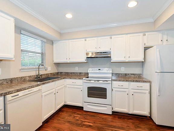 5th image of 9915 Sugarwood Ln