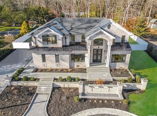 33 Foxhurst Rd, Dix Hills, NY 11746